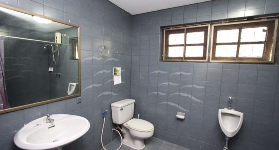 For rent 4 bedrooms house in Mueang Chiang Mai, Chiang Mai