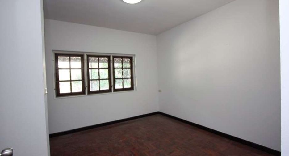 For rent 4 bedrooms house in Mueang Chiang Mai, Chiang Mai