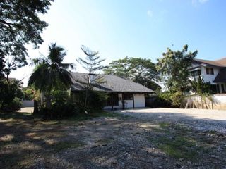 For rent 4 bedrooms house in Mueang Chiang Mai, Chiang Mai