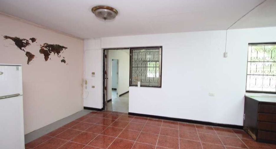 For rent 4 bedrooms house in Mueang Chiang Mai, Chiang Mai