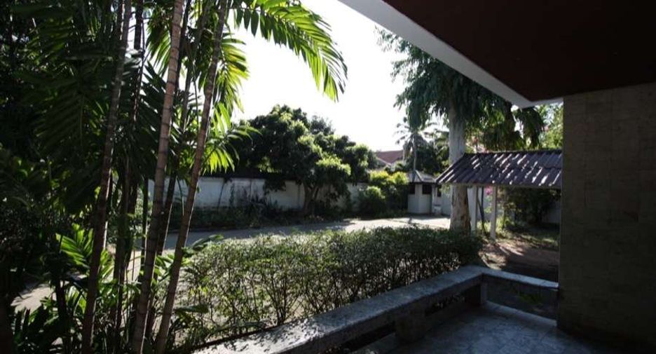 For rent 4 bedrooms house in Mueang Chiang Mai, Chiang Mai