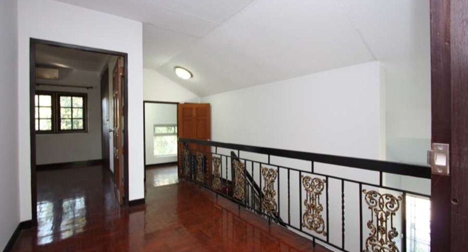For rent 4 bedrooms house in Mueang Chiang Mai, Chiang Mai