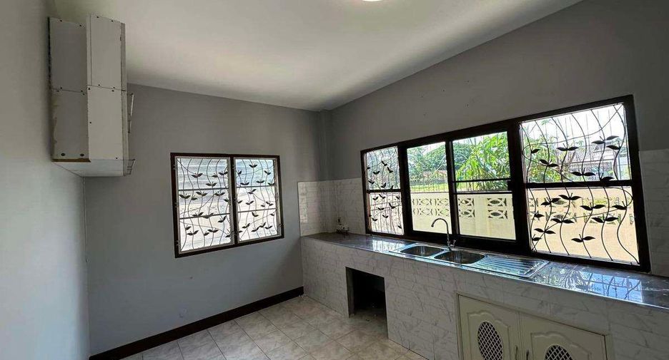 For rent 3 bedrooms house in Mueang Chiang Mai, Chiang Mai