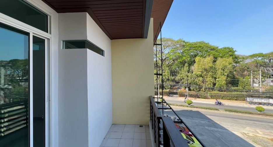 For rent 3 bedrooms retail Space in Mueang Chiang Mai, Chiang Mai