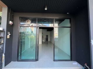 For rent 3 bedrooms retail Space in Mueang Chiang Mai, Chiang Mai