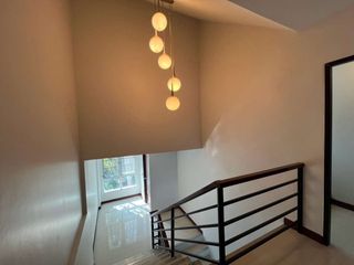 For rent 3 bedrooms retail Space in Mueang Chiang Mai, Chiang Mai