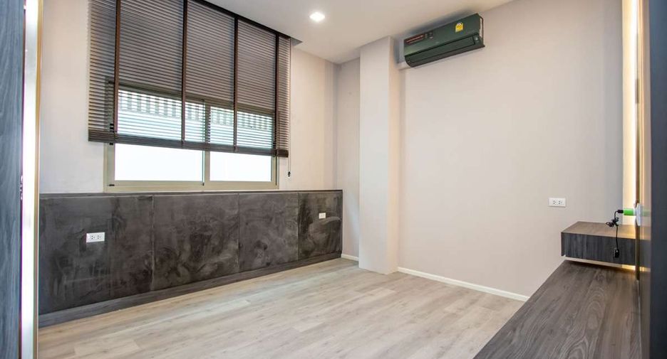 À vendre 4 chambres maison à San Kamphaeng, Chiang Mai