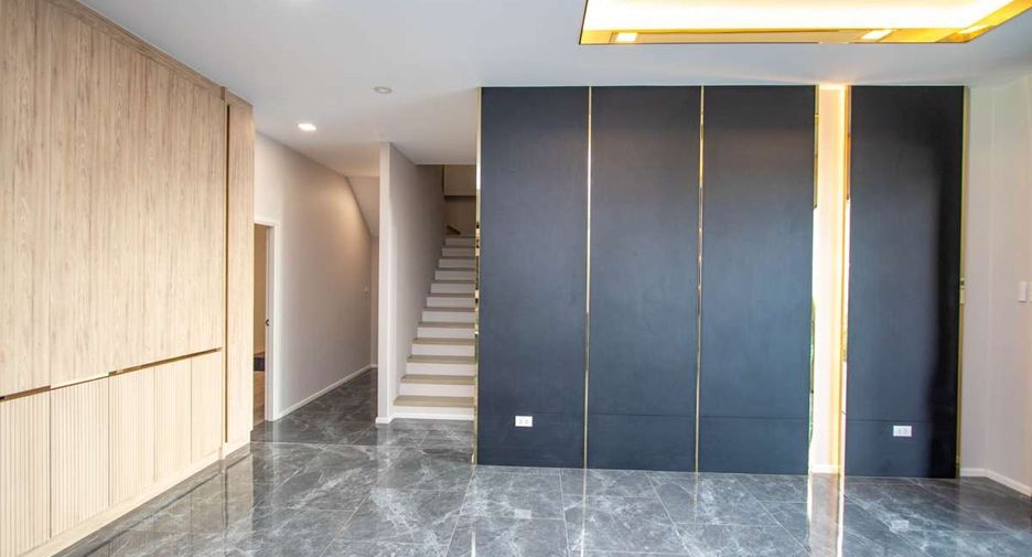 À vendre 4 chambres maison à San Kamphaeng, Chiang Mai