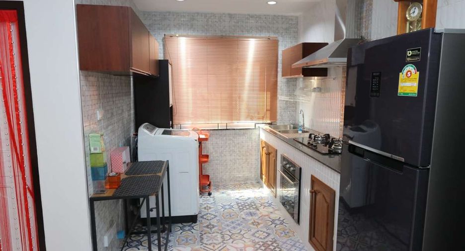 For rent 4 bedrooms house in Mueang Chiang Mai, Chiang Mai