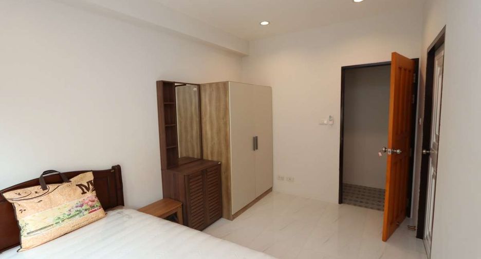 For rent 4 bedrooms house in Mueang Chiang Mai, Chiang Mai