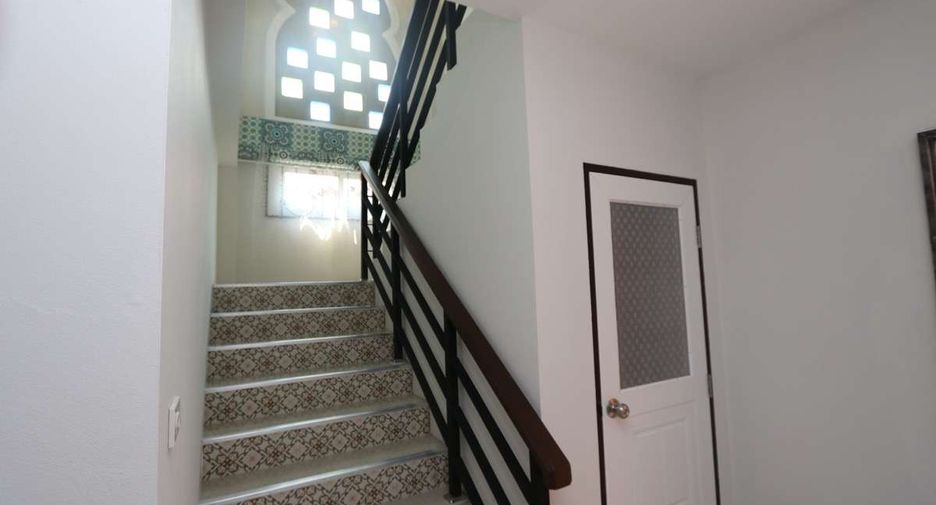 For rent 4 bedrooms house in Mueang Chiang Mai, Chiang Mai