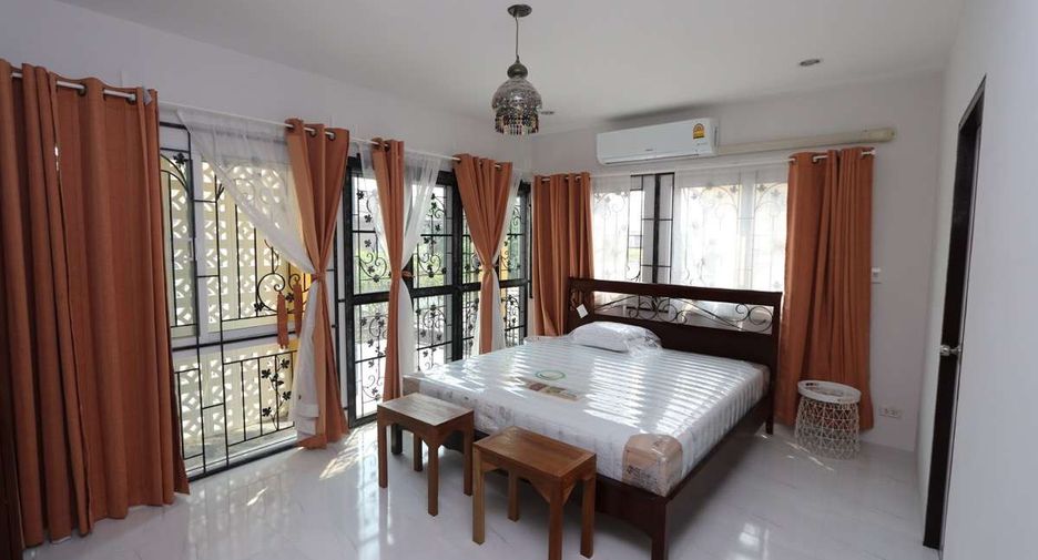 For rent 4 bedrooms house in Mueang Chiang Mai, Chiang Mai