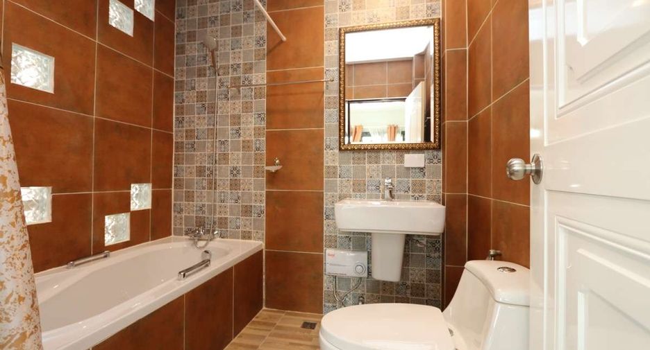 For rent 4 bedrooms house in Mueang Chiang Mai, Chiang Mai