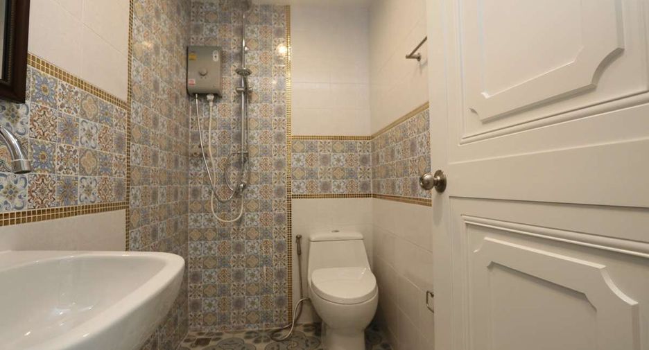 For rent 4 bedrooms house in Mueang Chiang Mai, Chiang Mai