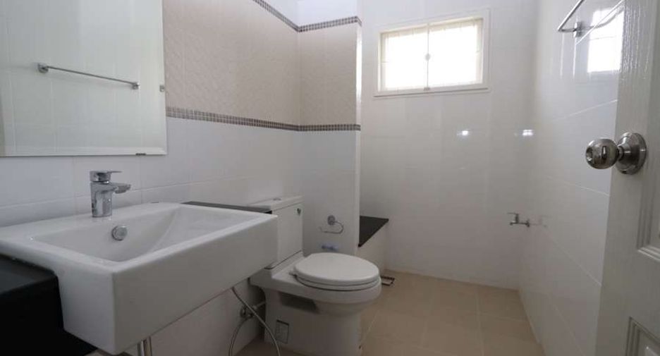 For rent 4 bedrooms house in Mueang Chiang Mai, Chiang Mai