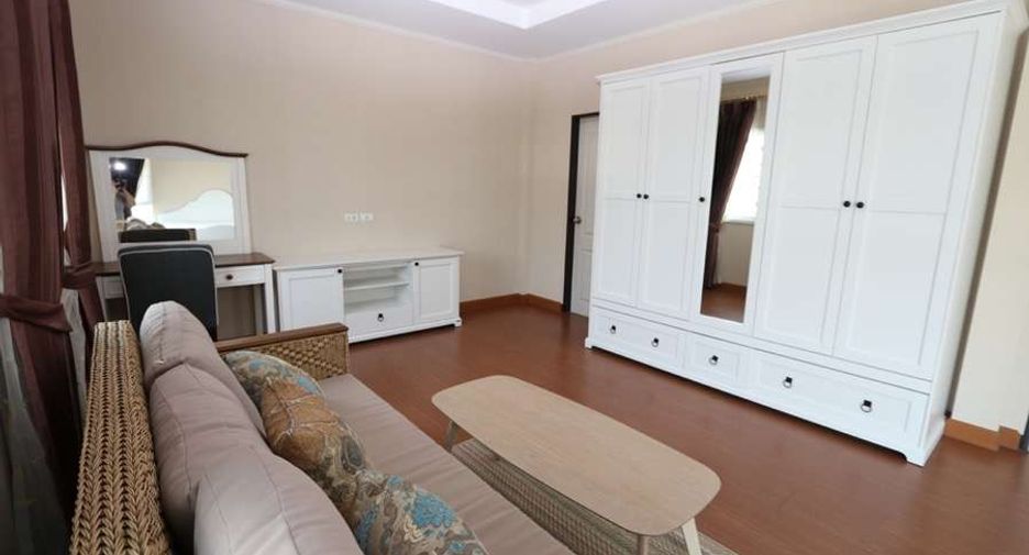 For rent 4 bedrooms house in Mueang Chiang Mai, Chiang Mai