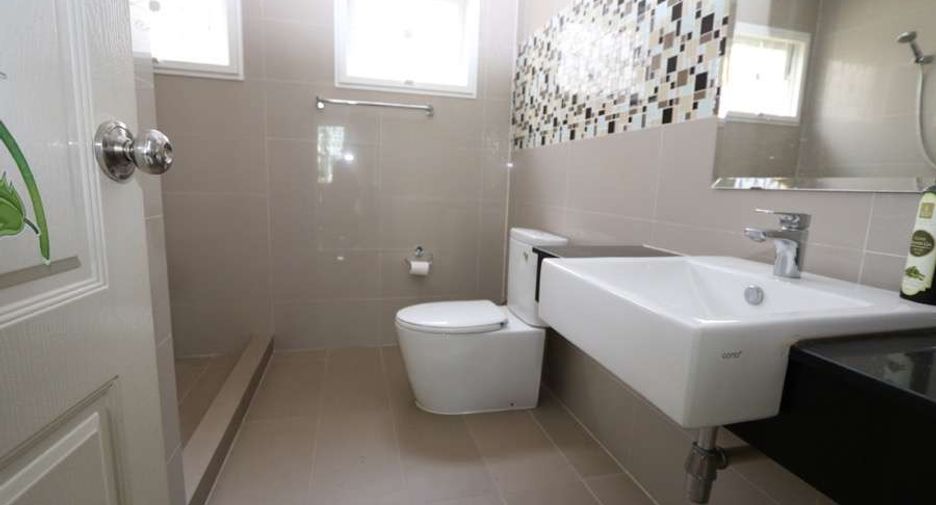 For rent 4 bedrooms house in Mueang Chiang Mai, Chiang Mai