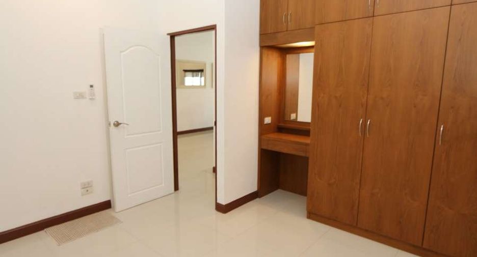 For rent 4 bedrooms house in San Sai, Chiang Mai