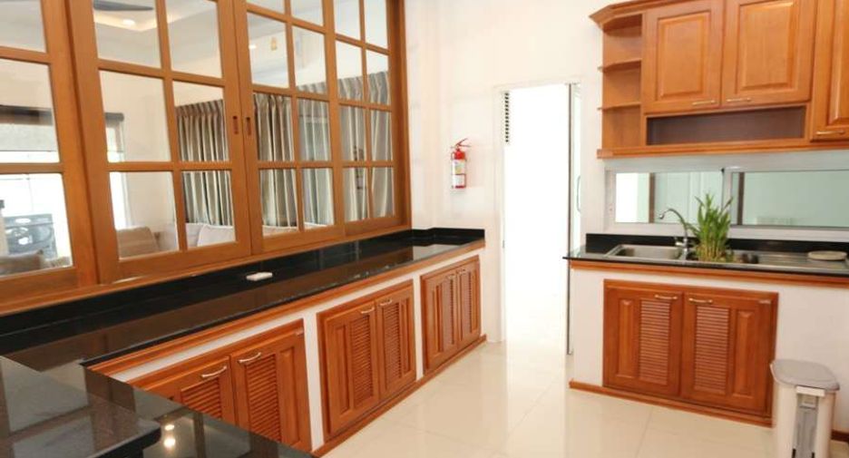 For rent 4 bedrooms house in San Sai, Chiang Mai