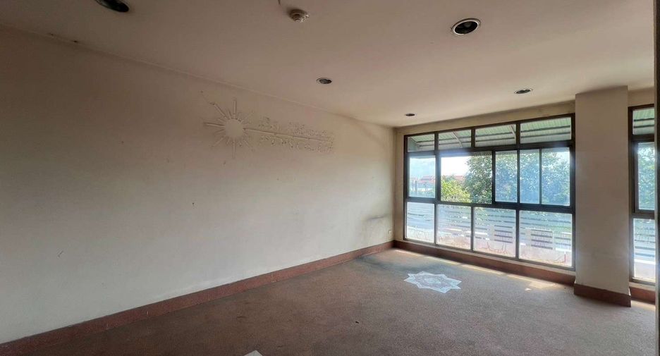 For rent 5 bedrooms retail Space in Mueang Chiang Mai, Chiang Mai