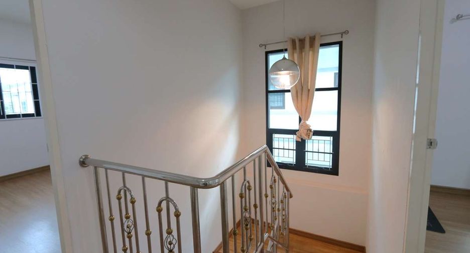 For rent 5 bedrooms house in Mueang Chiang Mai, Chiang Mai