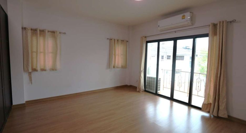 For rent 5 bedrooms house in Mueang Chiang Mai, Chiang Mai