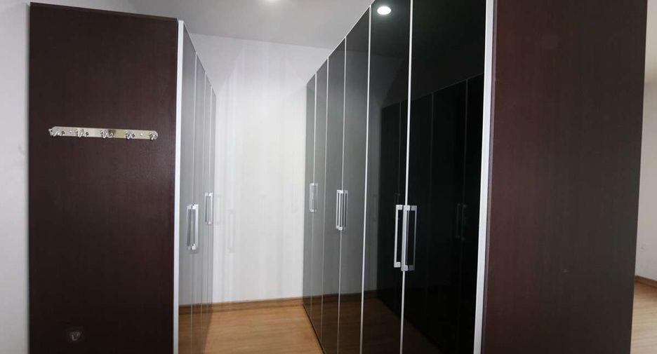 For rent 5 bedrooms house in Mueang Chiang Mai, Chiang Mai