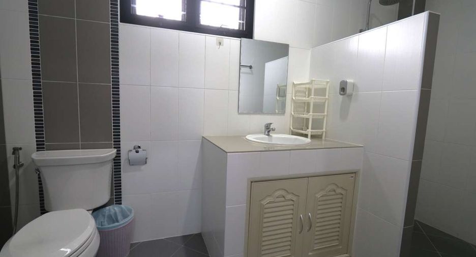For rent 5 bedrooms house in Mueang Chiang Mai, Chiang Mai