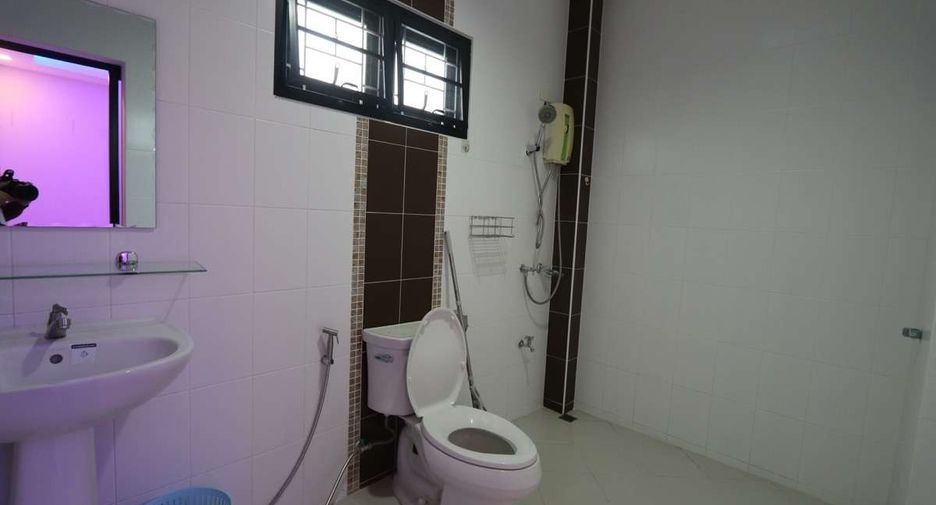For rent 5 bedrooms house in Mueang Chiang Mai, Chiang Mai