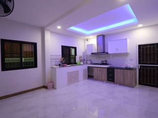 For rent 5 bedrooms house in Mueang Chiang Mai, Chiang Mai