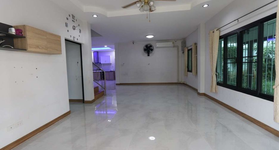 For rent 5 bedrooms house in Mueang Chiang Mai, Chiang Mai