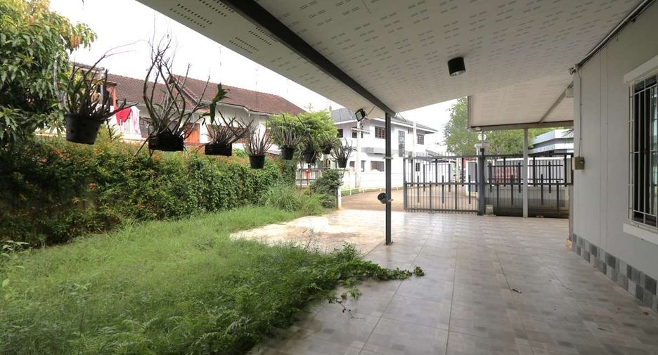 For rent 5 bedrooms house in Mueang Chiang Mai, Chiang Mai