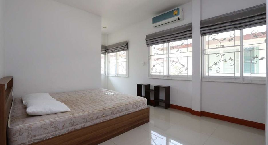 For rent 3 bedrooms house in Mueang Chiang Mai, Chiang Mai