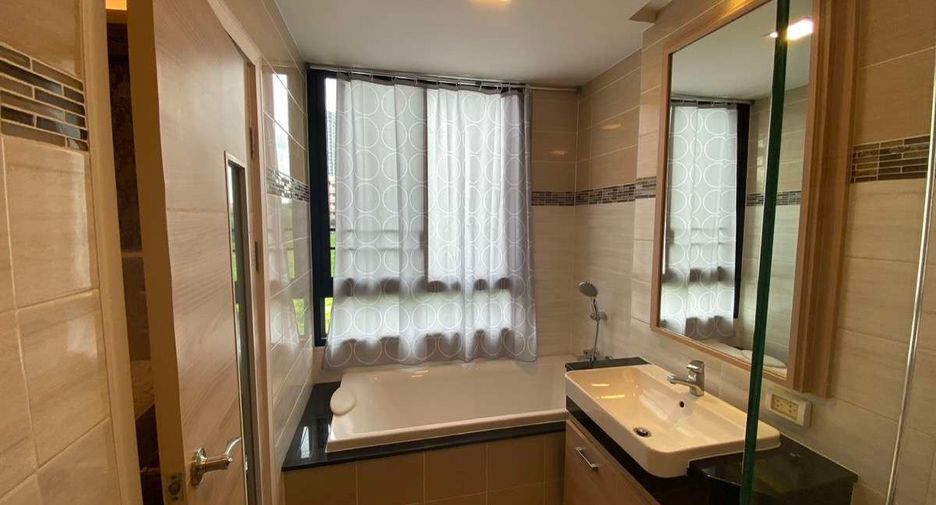 Condo en alquiler de 2 habitaciones en Mueang Chiang Mai, Chiang Mai