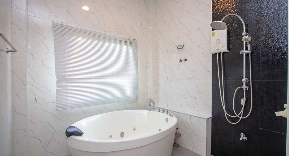 For rent 4 bedrooms house in Saraphi, Chiang Mai