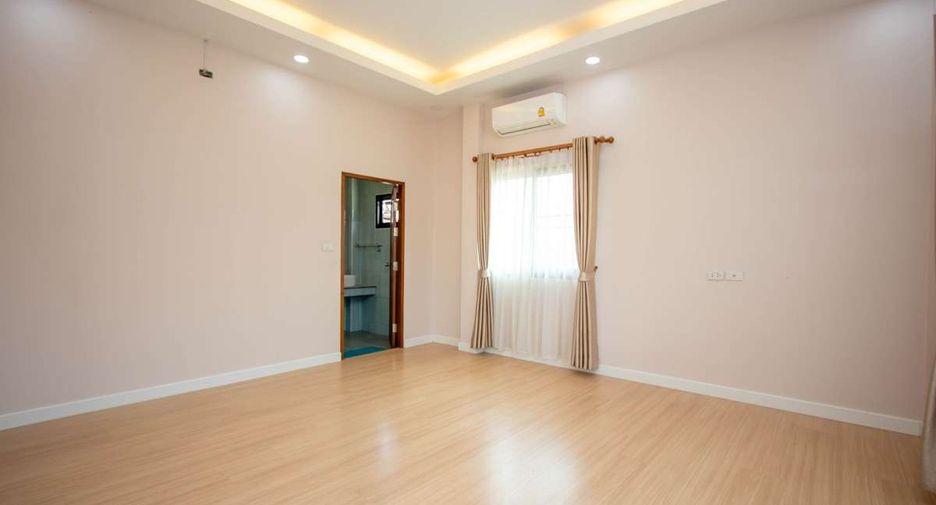 For rent 4 bedrooms house in Saraphi, Chiang Mai