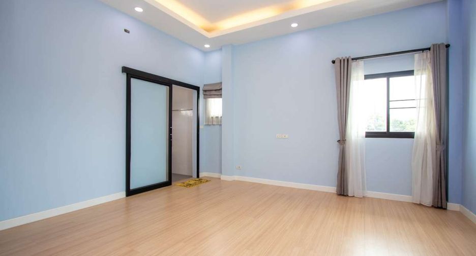 For rent 4 bedrooms house in Saraphi, Chiang Mai