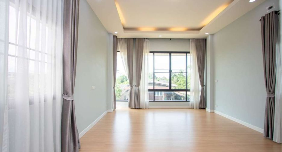 For rent 4 bedrooms house in Saraphi, Chiang Mai