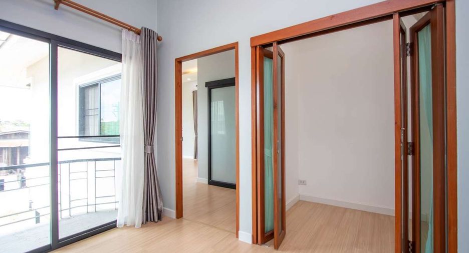 For rent 4 bedrooms house in Saraphi, Chiang Mai