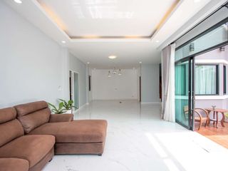 For rent 4 bedrooms house in Saraphi, Chiang Mai