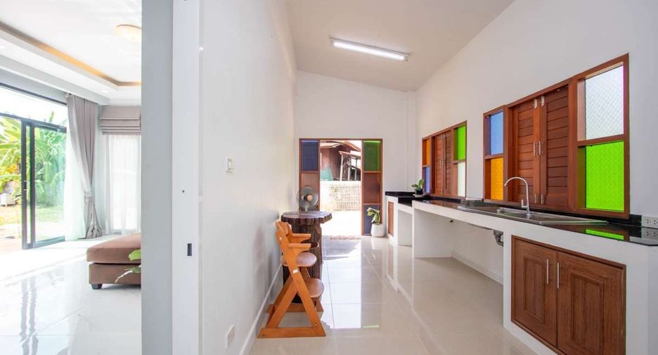 For rent 4 bedrooms house in Saraphi, Chiang Mai