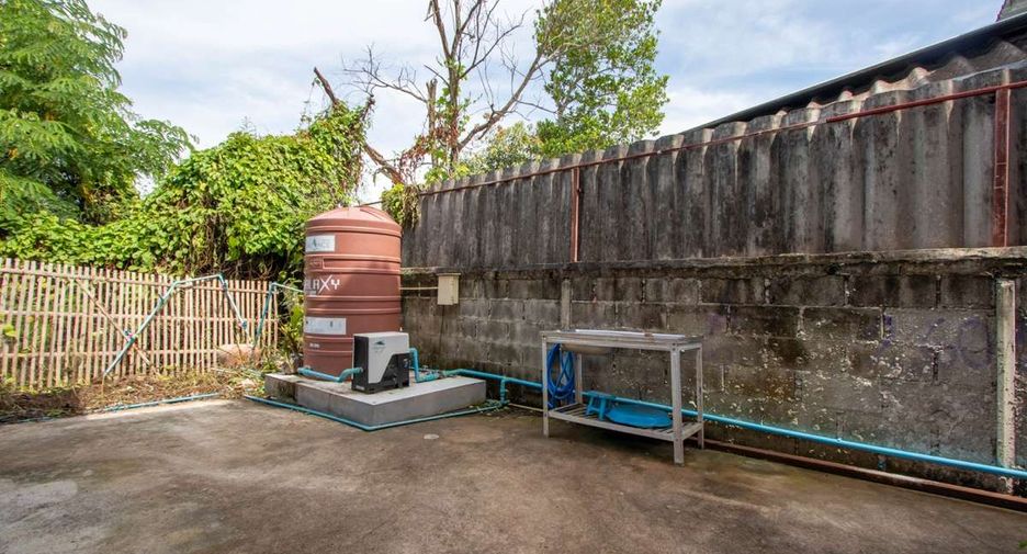 For rent 4 bedrooms house in Saraphi, Chiang Mai