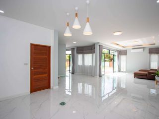 For rent 4 bedrooms house in Saraphi, Chiang Mai