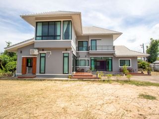 For rent 4 bedrooms house in Saraphi, Chiang Mai