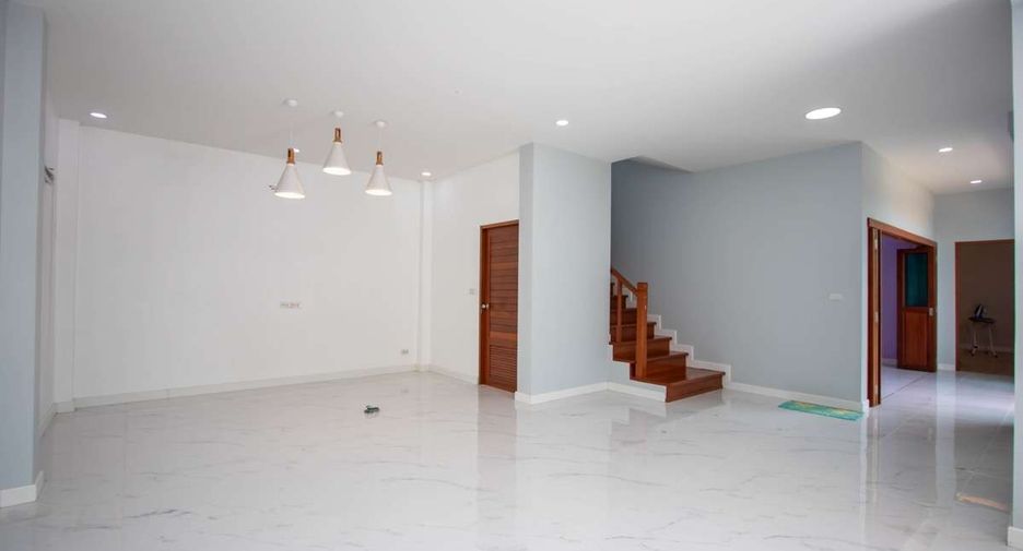 For rent 4 bedrooms house in Saraphi, Chiang Mai