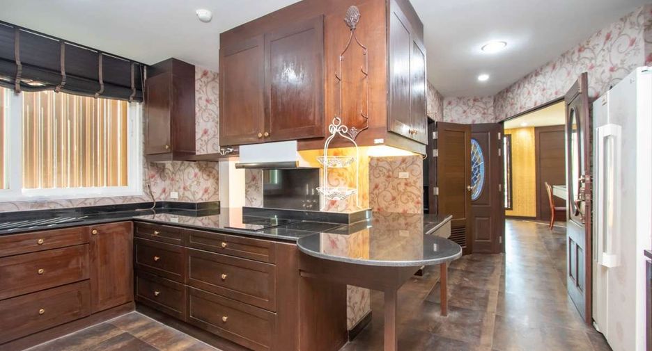 For sale 3 bedrooms condo in Mueang Chiang Mai, Chiang Mai
