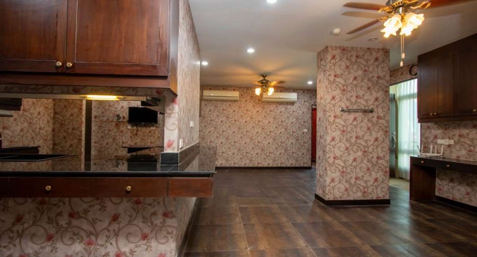 For sale 3 bedrooms condo in Mueang Chiang Mai, Chiang Mai