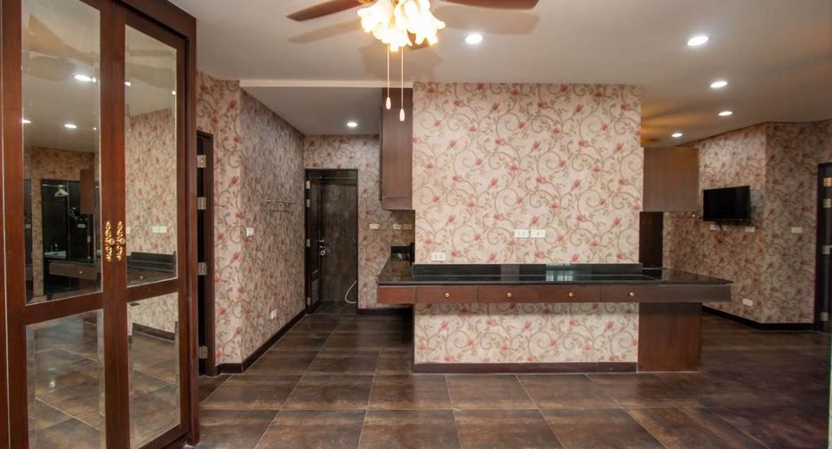 For sale 3 bedrooms condo in Mueang Chiang Mai, Chiang Mai