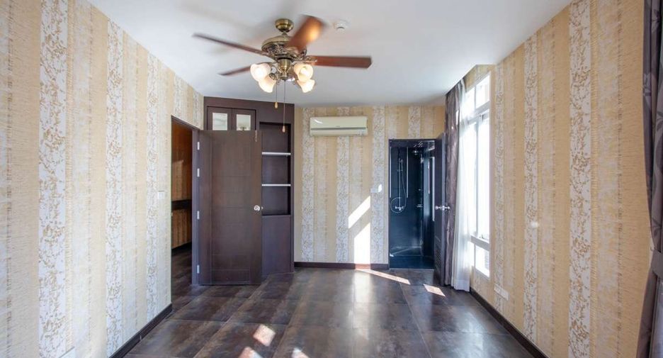 For sale 3 bedrooms condo in Mueang Chiang Mai, Chiang Mai