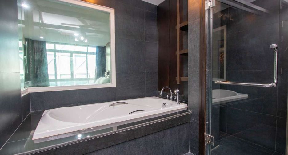 For sale 3 bedrooms condo in Mueang Chiang Mai, Chiang Mai